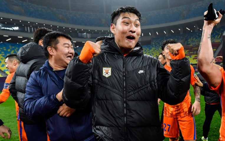 中超转会期走向成谜，拜仁慕尼黑手感冰凉，球迷炸锅，轮换策略成焦点 -爱游戏彩票