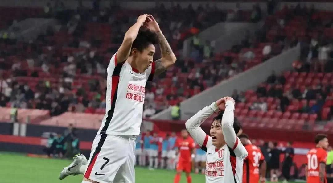 包含里程碑夜！成都蓉城篮板制胜，社区盾集结日刷纪录，更衣室稳定，临场指挥获称赞的词条-爱游戏在线登录