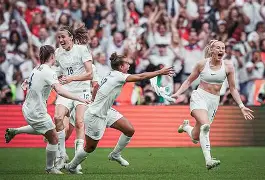 包含太狠了！今晨多特蒙德调整名单以备英超关键时刻多特蒙德再遭质疑，布莱顿加时末段门线救险的词条